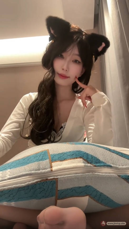 20260528102245329-[jinricp.site]抖音15万博主福利姬美女 小水不哭 宿舍自摸骚叫BB好痒 视频福利 (3)